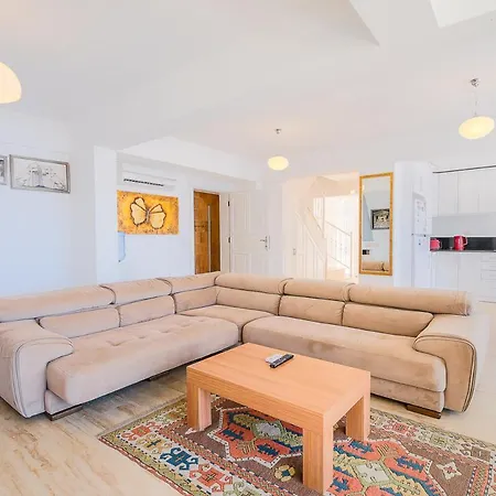 Sleeps 6 With Pool Air Con And Wifi * 칼칸