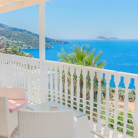 Sleeps 6 With Pool Air Con And Wifi *