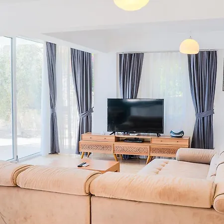 빌라 Sleeps 6 With Pool Air Con And Wifi 칼칸