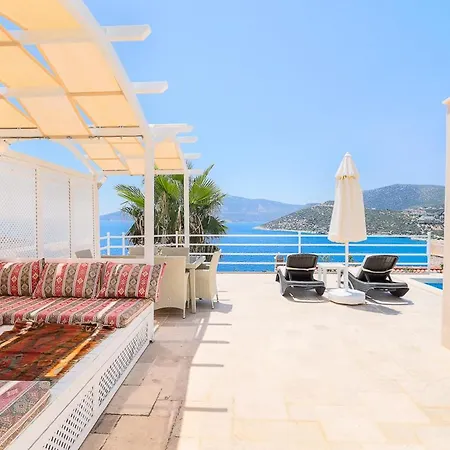 Sleeps 6 With Pool Air Con And Wifi *