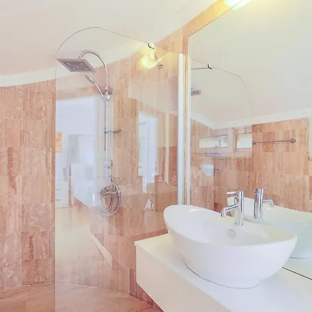 Sleeps 6 With Pool Air Con And Wifi Villa